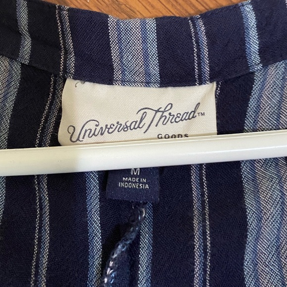 Women’s Short Sleeve Cropped Button Up Shirt - Picture 2 of 4